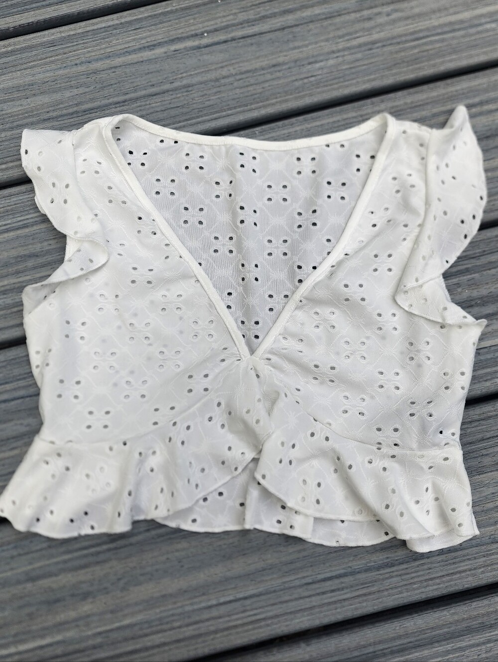 XS SHEIN White Eyelet Ruffle V-Neck Blouse